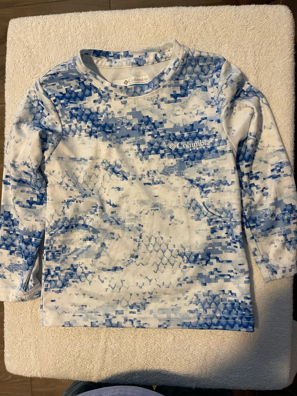 Columbia Blue & White Boys' Long-Sleeve Swim Rash Guard top - Size 2T